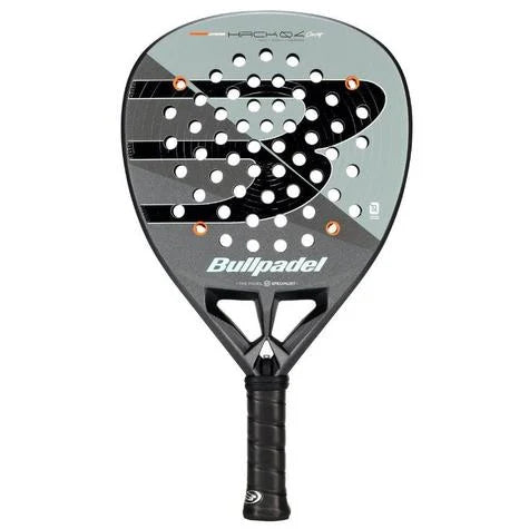 Bullpadel Hack 04 Comfort 26 padel racket with ergonomic handle and lightweight design, ideal for competitive players.